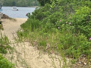 26 Washington Dr, Wareham MA 02571