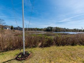 26 Washington Dr, Wareham MA 02571