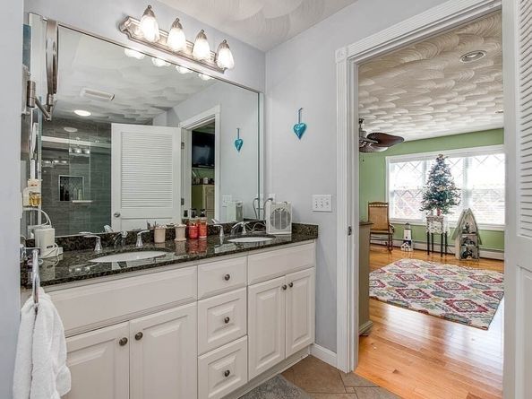 26 Washington Dr, Wareham MA 02571