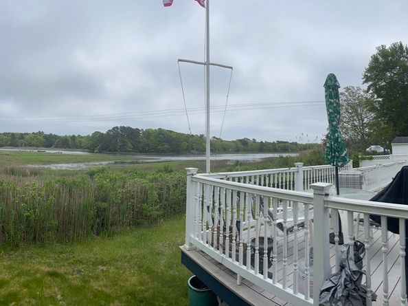 26 Washington Dr, Wareham MA 02571