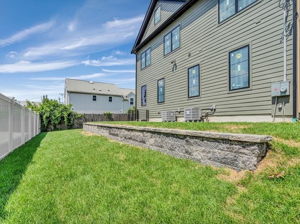 3 Ashmont Ave 3, Newton MA 02458