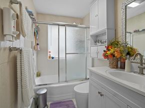 32 Indian Lake Pkwy, Worcester MA 01605