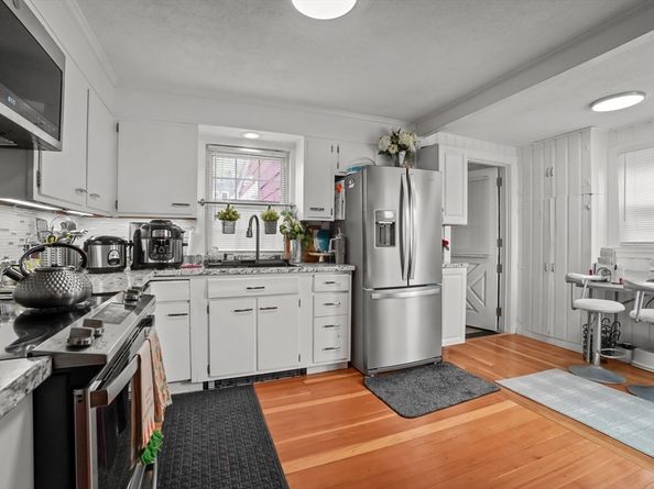 32 Indian Lake Pkwy, Worcester MA 01605