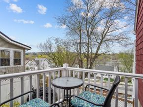 32 Indian Lake Pkwy, Worcester MA 01605