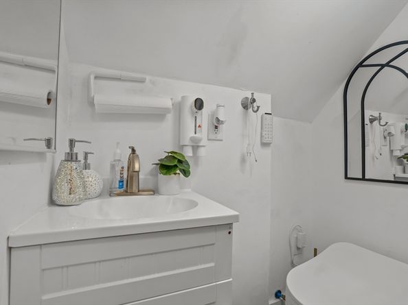 32 Indian Lake Pkwy, Worcester MA 01605