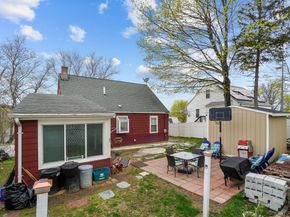 32 Indian Lake Pkwy, Worcester MA 01605