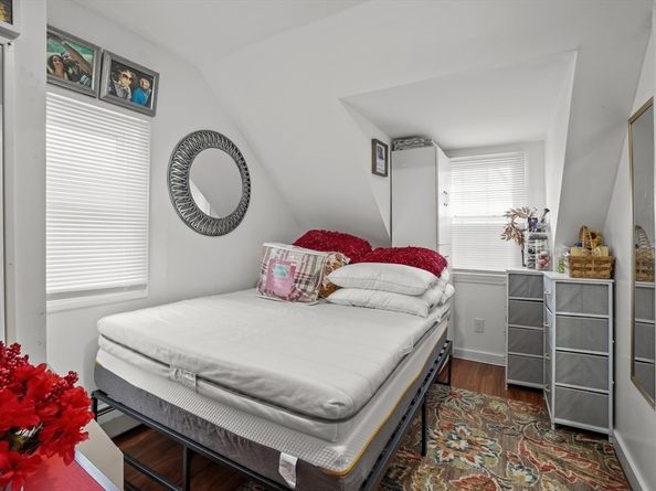 32 Indian Lake Pkwy, Worcester MA 01605