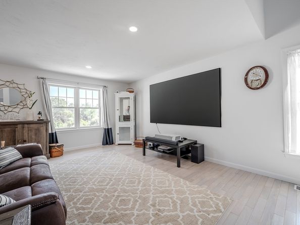 64 Pratt Ave, Bridgewater MA 02324