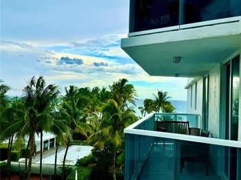 2401 Collins Ave