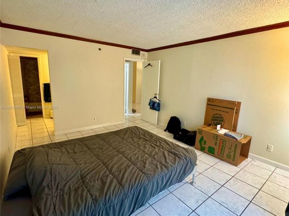 2401 Collins Ave 611, Miami Beach FL 33140