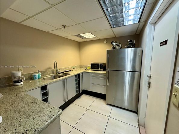 2401 Collins Ave 611, Miami Beach FL 33140