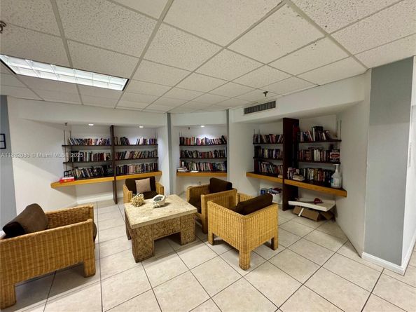 2401 Collins Ave 611, Miami Beach FL 33140