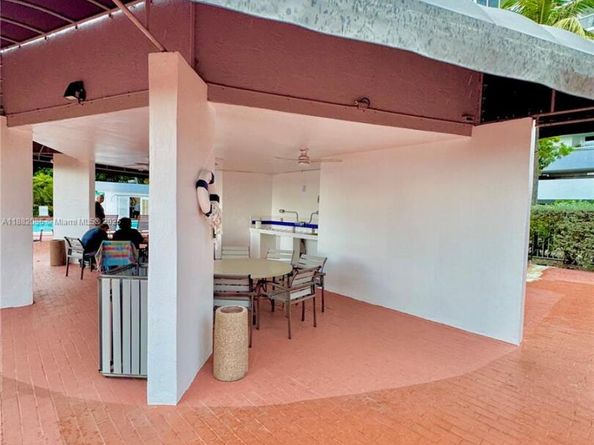 2401 Collins Ave 611, Miami Beach FL 33140