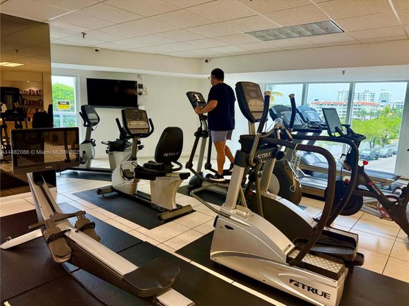 2401 Collins Ave 611, Miami Beach FL 33140