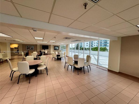 2401 Collins Ave 611, Miami Beach FL 33140