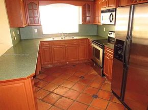 1045 NW 126th Pl, Miami FL 33182