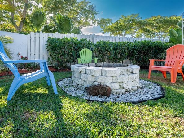 13950 Oaklawn Pl, Davie FL 33325