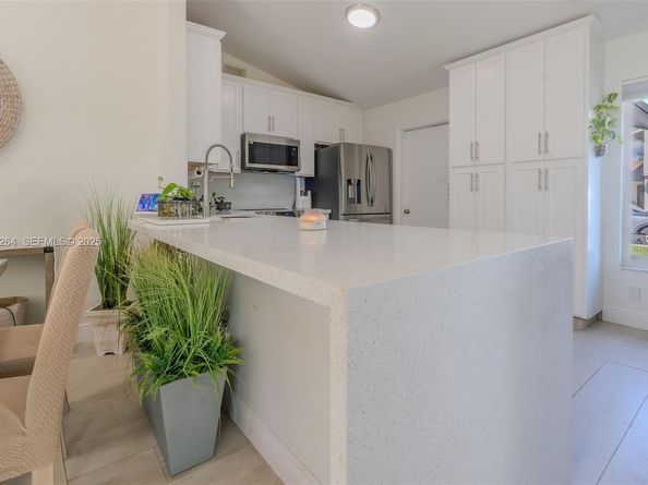 13950 Oaklawn Pl, Davie FL 33325