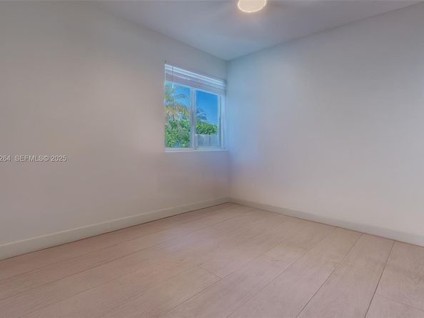 13950 Oaklawn Pl, Davie FL 33325