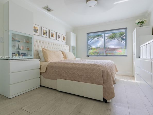 13950 Oaklawn Pl, Davie FL 33325