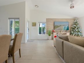 13950 Oaklawn Pl, Davie FL 33325