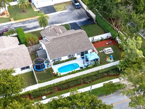 13950 Oaklawn Pl, Davie FL 33325