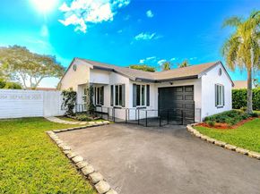 13950 Oaklawn Pl, Davie FL 33325