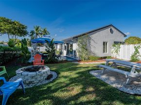 13950 Oaklawn Pl, Davie FL 33325
