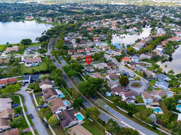 13950 Oaklawn Pl, Davie FL 33325