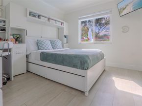 13950 Oaklawn Pl, Davie FL 33325