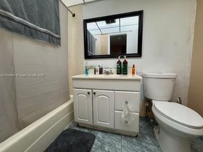 3690 Inverrary Dr 1T, Lauderhill FL 33319