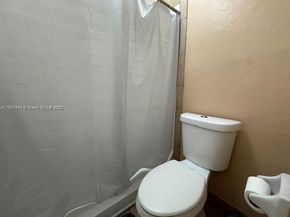 3690 Inverrary Dr 1T, Lauderhill FL 33319