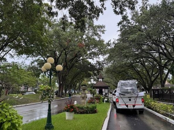 3690 Inverrary Dr 1T, Lauderhill FL 33319