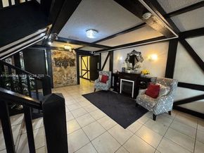 3690 Inverrary Dr 1T, Lauderhill FL 33319