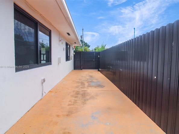 3623 SW 6th St 3623, Miami FL 33135