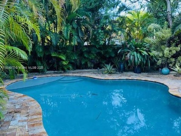 8501 E Dixie Hwy, Miami FL 33138