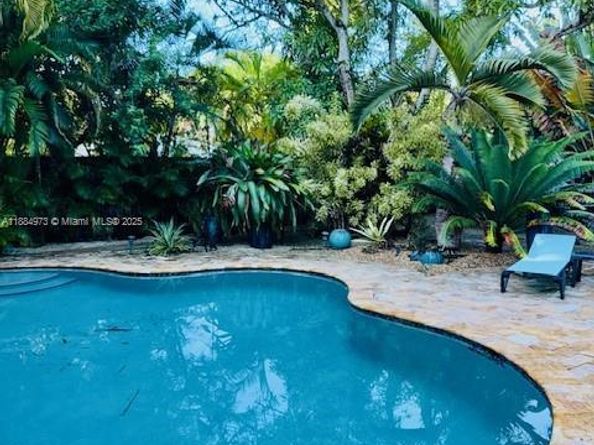 8501 E Dixie Hwy, Miami FL 33138