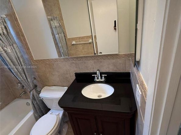 7808 NW 60th St, Tamarac FL 33321
