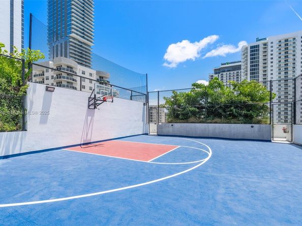 700 NE 24th 4502, Miami FL 33137