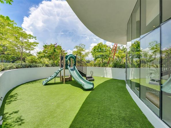 700 NE 24th 4502, Miami FL 33137