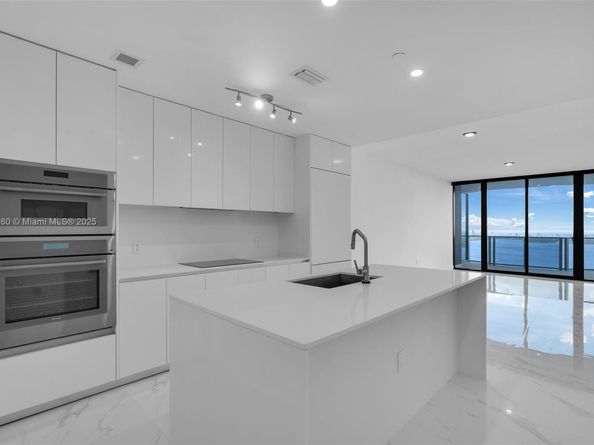 700 NE 24th 4502, Miami FL 33137