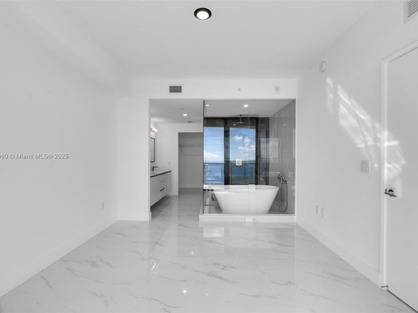 700 NE 24th 4502, Miami FL 33137