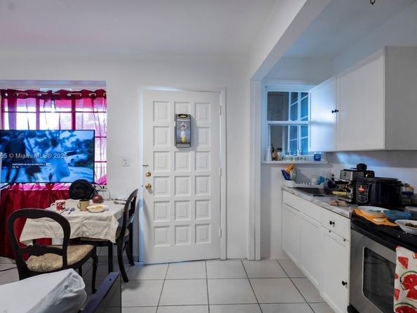 2515 SW 7th St, Miami FL 33135