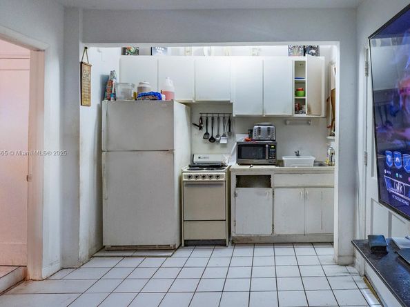 2515 SW 7th St, Miami FL 33135