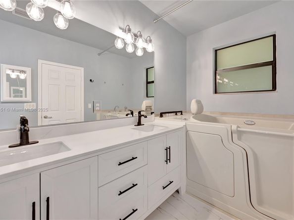 132 SE 36th Ave, Homestead FL 33033