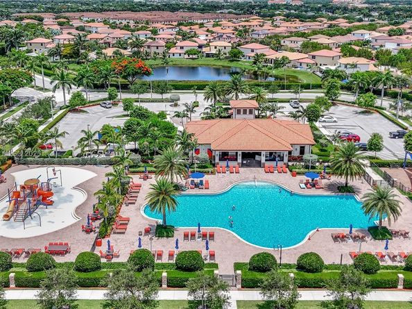 132 SE 36th Ave, Homestead FL 33033
