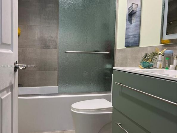 600 Three Islands Blvd 504, Hallandale Beach FL 33009