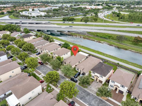 2401 NE 4th St, Homestead FL 33033