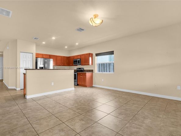 2401 NE 4th St, Homestead FL 33033