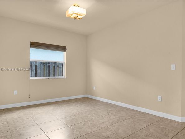 2401 NE 4th St, Homestead FL 33033